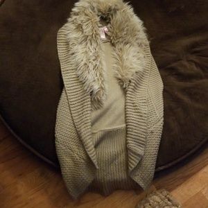 Fur neck tan vest